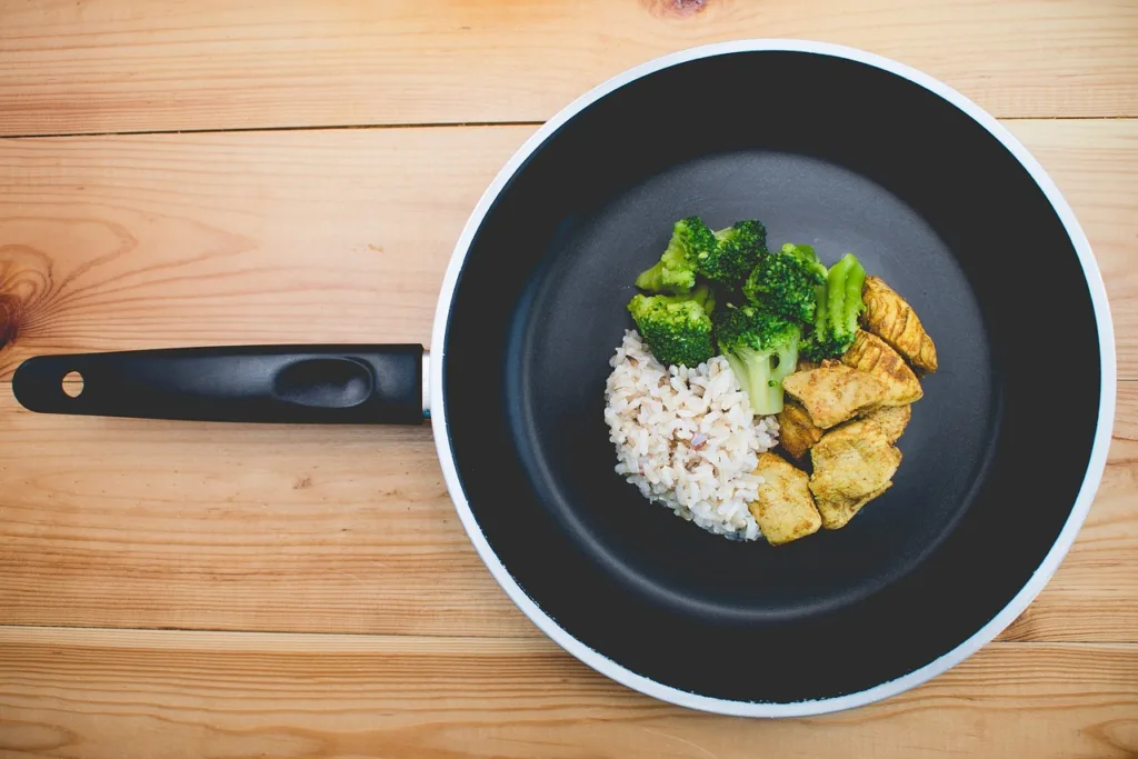 Hähnchen mit Quinoa und Brokkoli